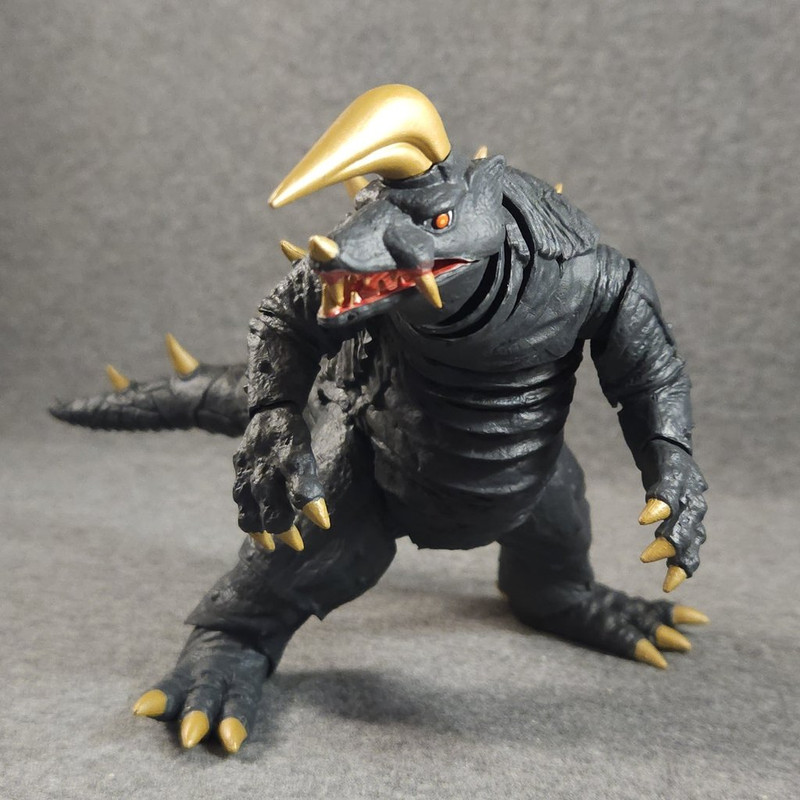 knockoff_S.H.Figuarts_Black-King (8)