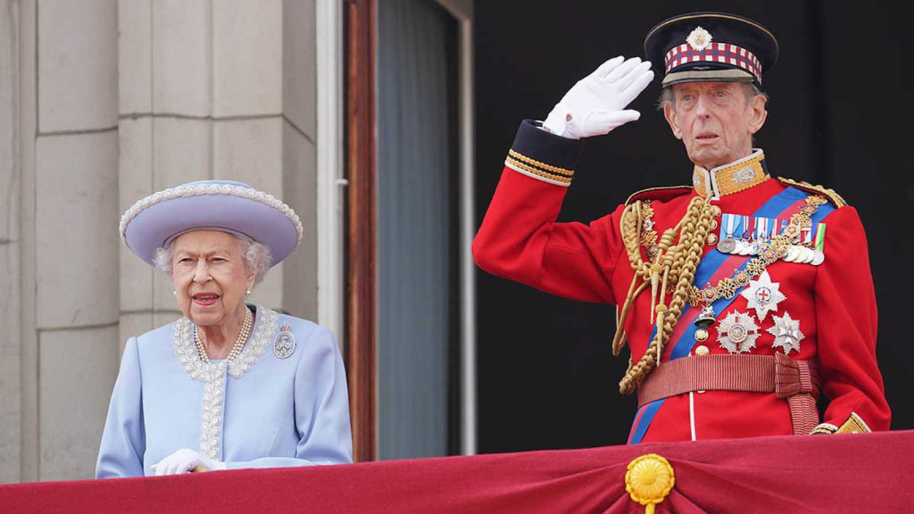 Reina Isabel II cancela su asistencia a misa de Jubileo