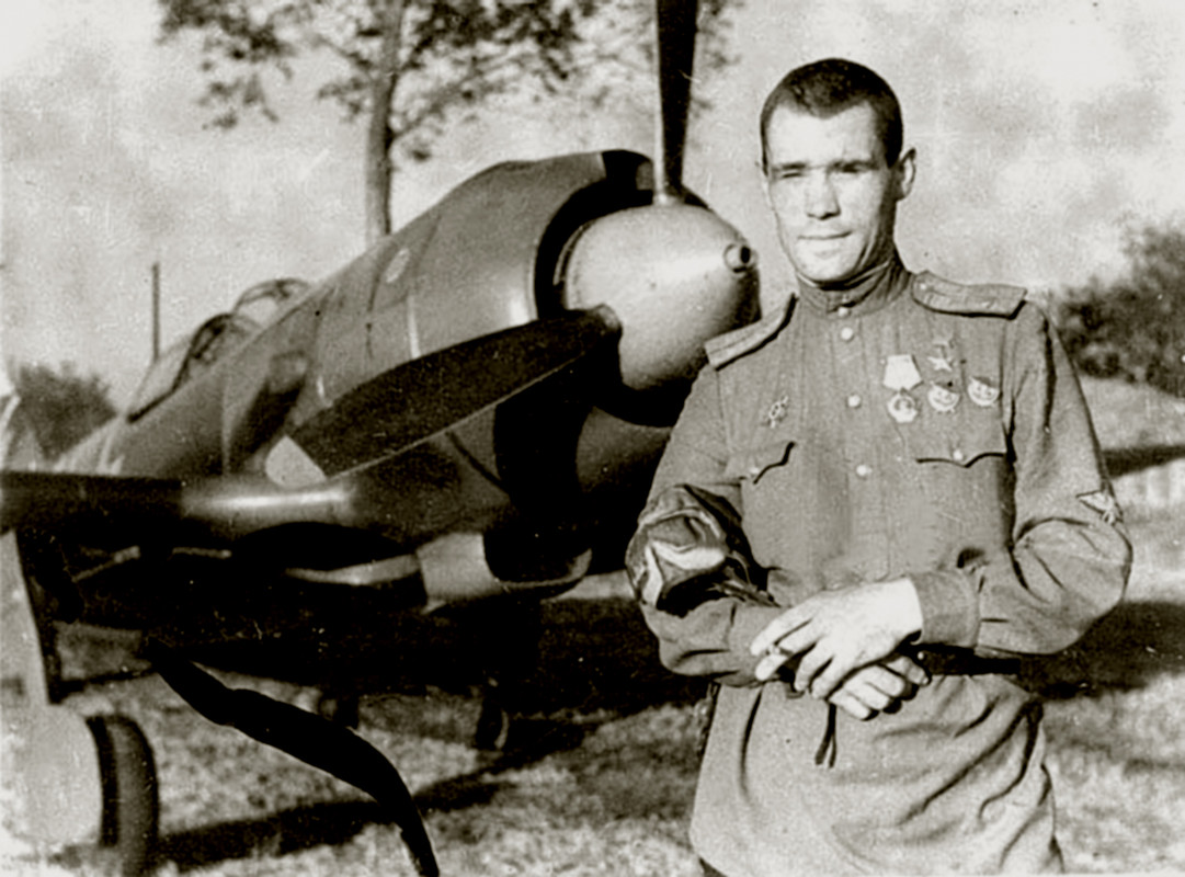 Lavochkin-La-5F-40GvIAP-with-Konstantin-Afanasevich-Novikov-North-Caucasian-front-1943-01