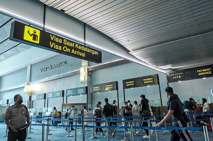 e-VoA (Electronic Visa On Arrival) yang diluncurkan oleh Kemenkumham pada November 2022 merupakan sebuah inovasi yang memungkinkan dan mempermudah wisatawan mancanegara (wisman) melakukan pembayaran VoA sebelum tiba di Indonesia. 