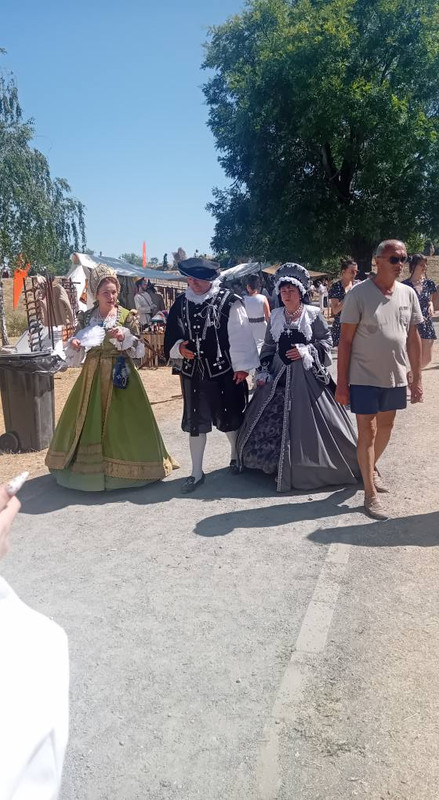 https://i.postimg.cc/QxdLc3XY/515601520-10233344681776433-58822901463859996-n.jpg