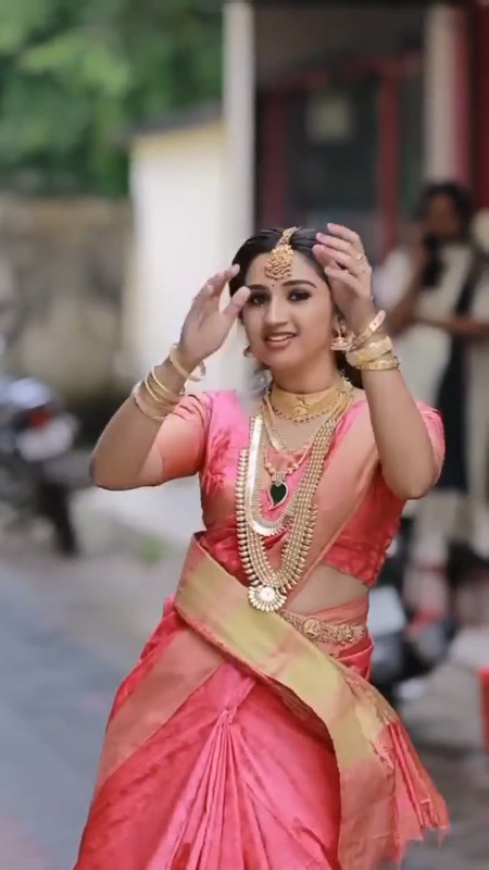 [Image: Pink-Saree-Dance-Kerala-Bride-that-girl-...38-299.jpg]