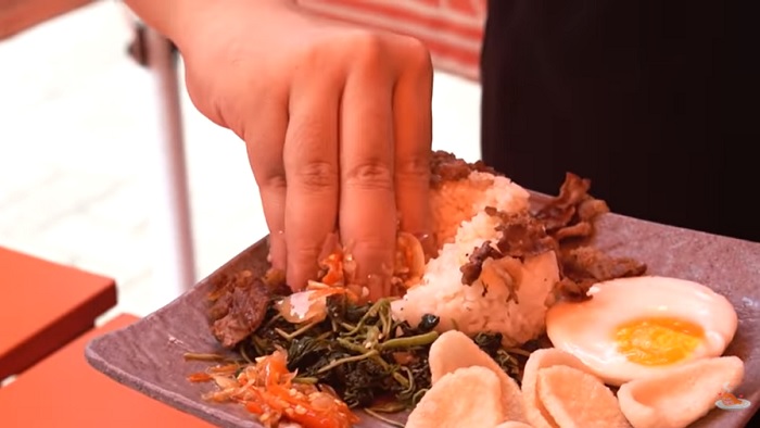 Sajian nasi Korea di Posaran Korean BBQ Kelapa Gading.
