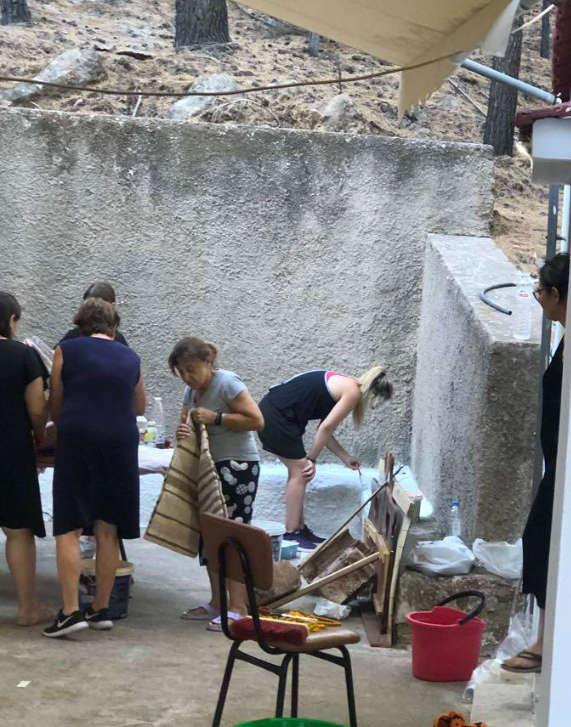 ΠΛΗΘΟΣ ΚΟΣΜΟΥ ΒΟΗΘΑ ΣΤΗΝ ΑΠΟΚΑΤΑΣΤΑΣΗ ΤΗΣ ΑΓ. ΑΝΝΑΣ ΜΕΤΑ ΤΗ ΜΕΓΑΛΗ ΠΥΡΚΑΓΙΑ