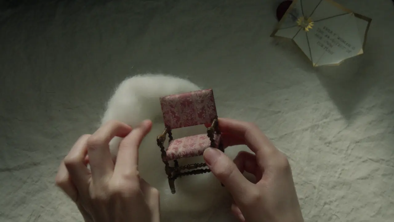 Il.Miniaturista.S01E01.Episodio.1.1080p.WEBMux.ITA.AC3.UNCUT.H264-BlackBit[screenshot 7]