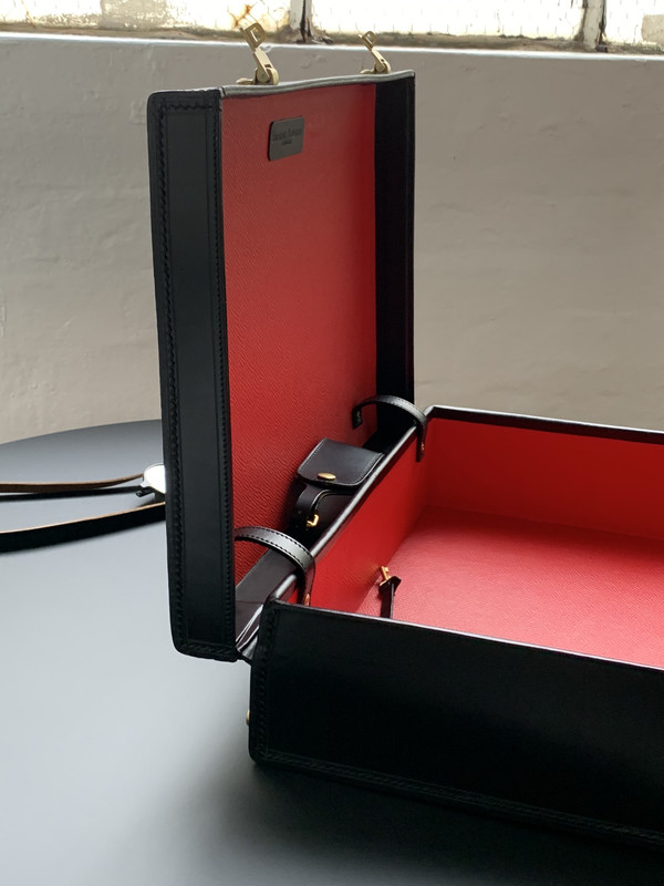 FD9A4B08-D4DB-4A78-97E3-A93622F78707