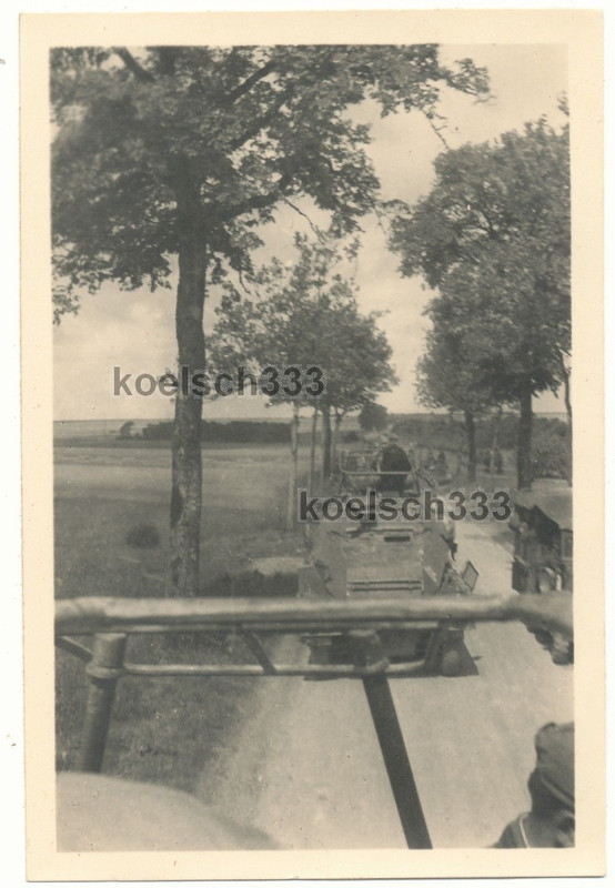 Foto Panzerspähwagen und Panzerfunkwagen 1. Pz. 