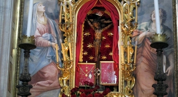 Coronavirus, a San Miniato vescovo espone il crocifisso “miracoloso” contro la peste del 600 dans Articoli di Giornali e News Crocifisso-San-Miniato