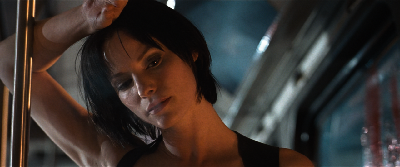 Resident Evil Apocalypse (2004) Extended Cut (1080p Bluray HDR AV1 Opus) [NeoNyx343] - [00:44:35.423