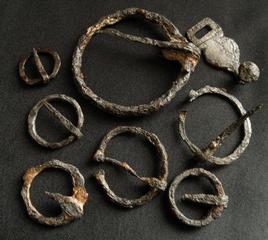 penanular Brooch