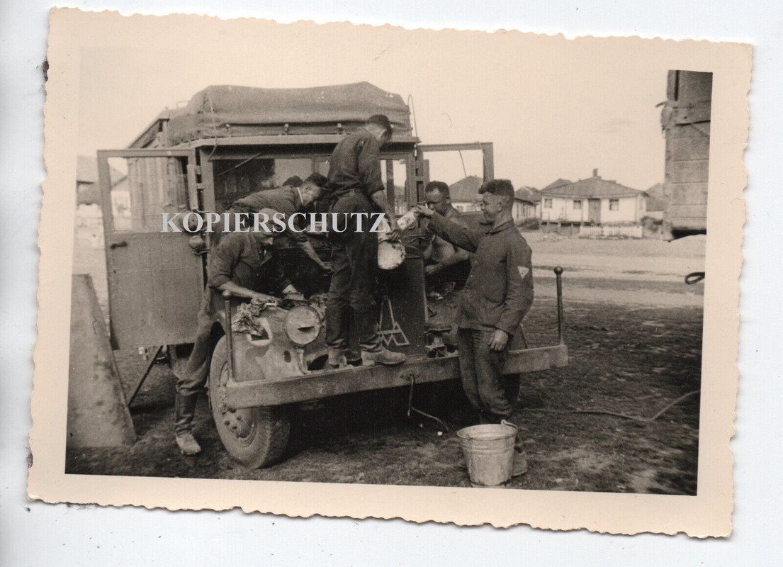 Russland Gehöft Lager Quartier Reparatur Wartung SDkfz LKW Soldat