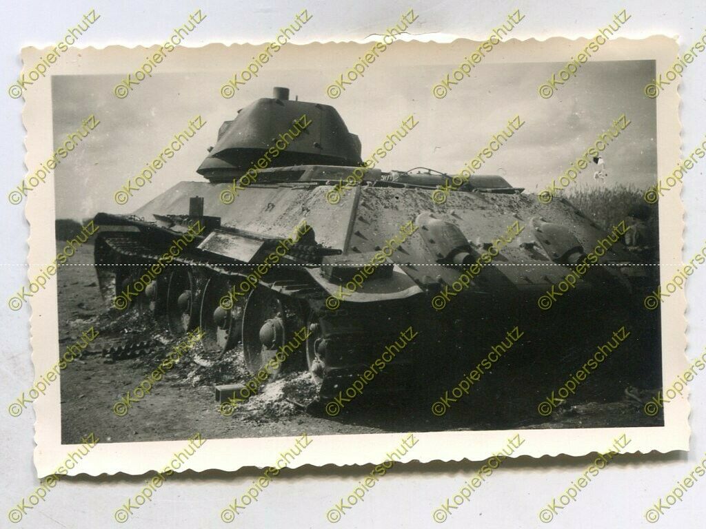 Foto, Wehrmacht, zerstörter Panzer T-34,