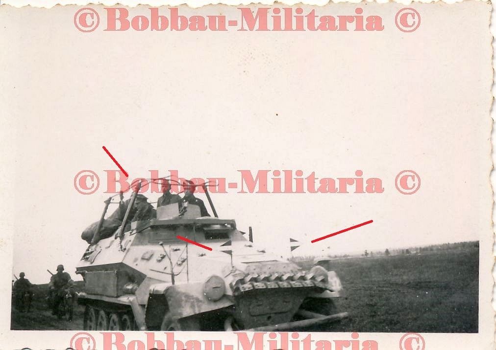 Sd.Kfz 251 Schützenpanzerwagen Funk Kommandeurs-Wagen Stander An