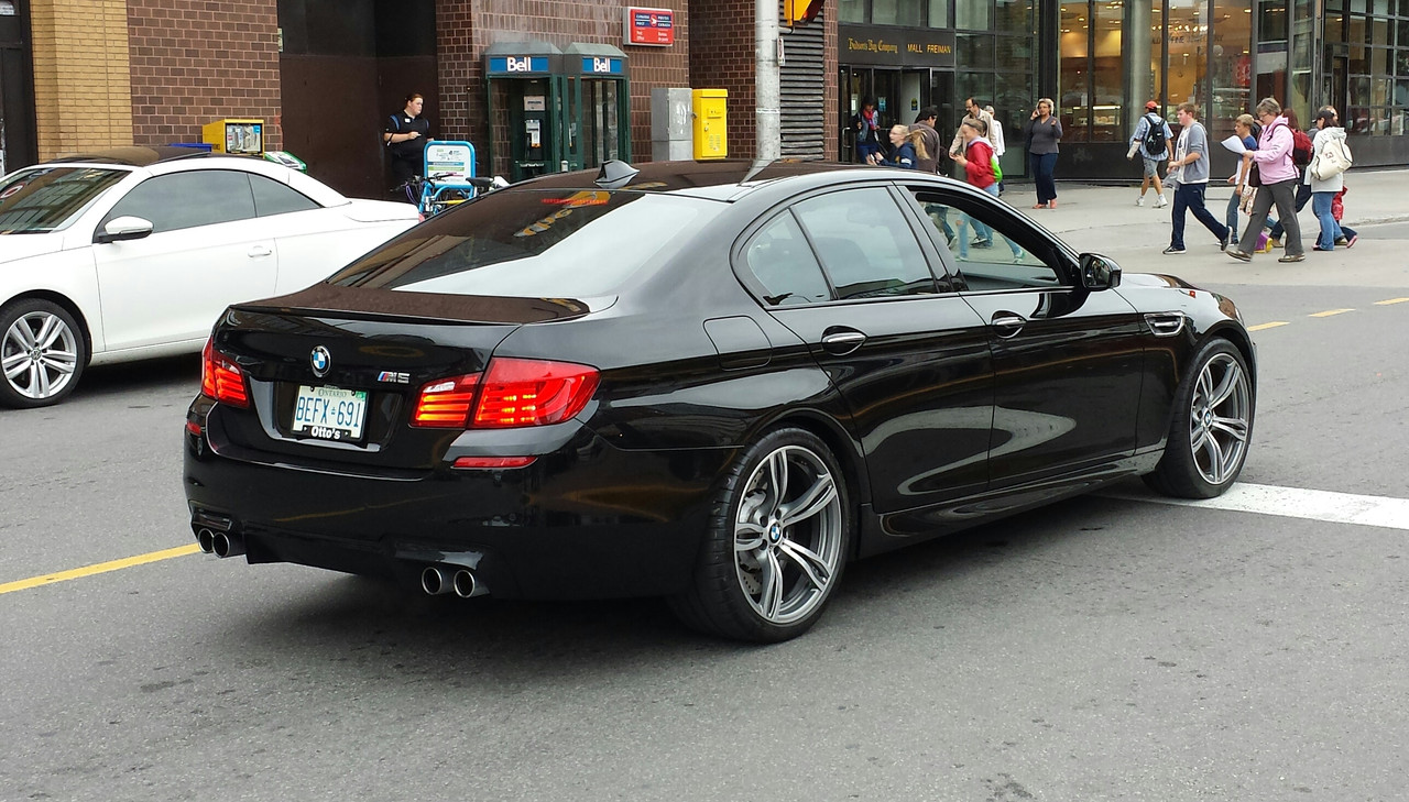 Black_BMW_M5_(F10)_rr_Ottawa