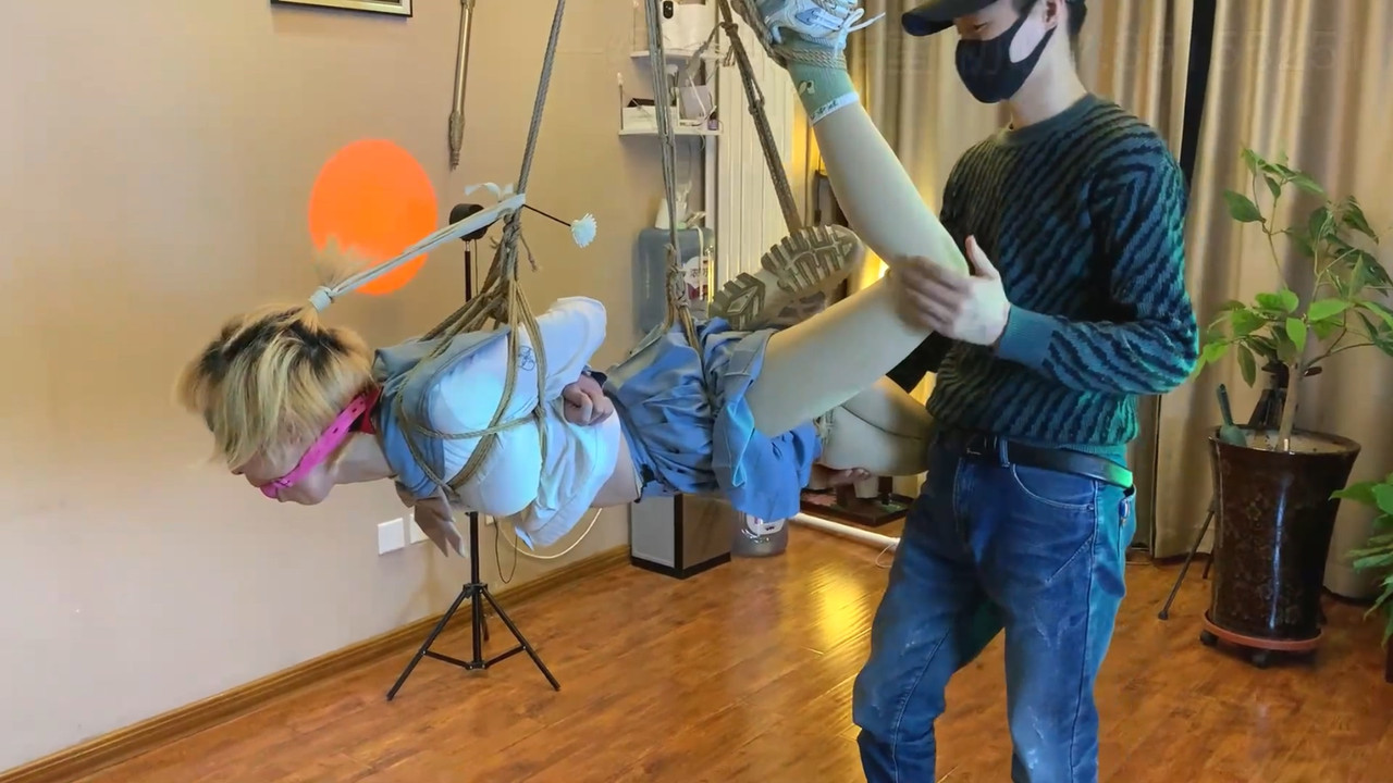 一绳所爱 喵喵JK装空中悬吊半个小时.mp4_20211223_130428.334