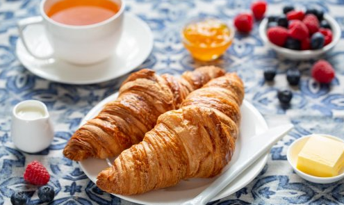 Karl Taylor Photography - Simple food photography setup - Croissant