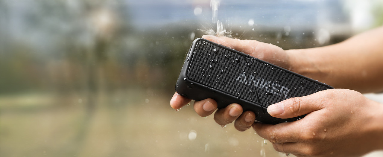 Bocina Bluetooth Anker SoundCore 2 mostrando su diseño.