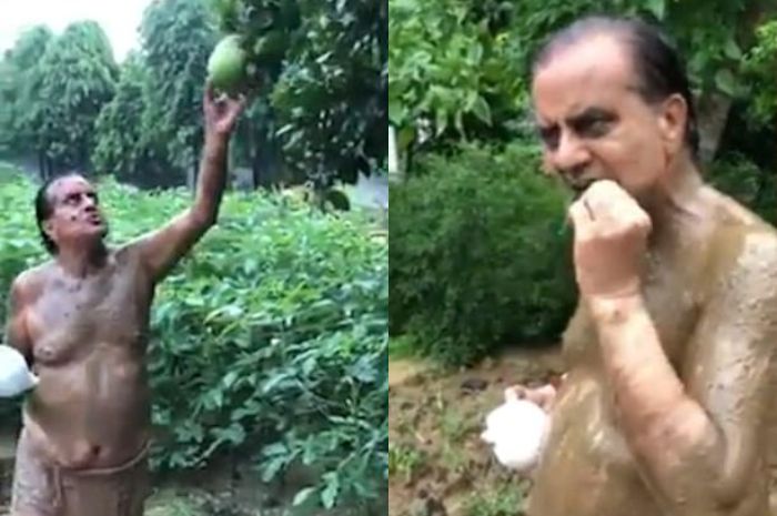 Sukhbir Singh Jaunapuria makan buah lokal