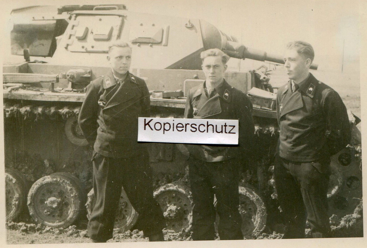 Panzer Rgt. 3 , Besatzung vor Panzer (2)