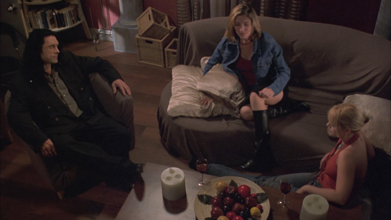 The Room (2003).mkv_snapshot_00.44.51_[2018.03.08_02.24.08]