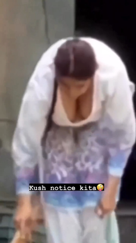 Desi girl huge hanging tits and cleavage.mp4_snapshot_00.01.995
