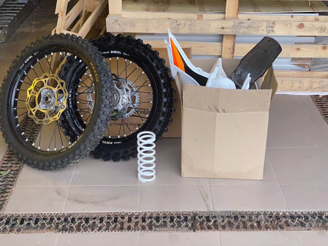 FD5C79C6-4C2B-450A-AD64-C783CC81A468