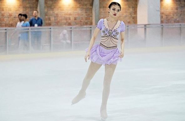 Sasi saat Ice Skating