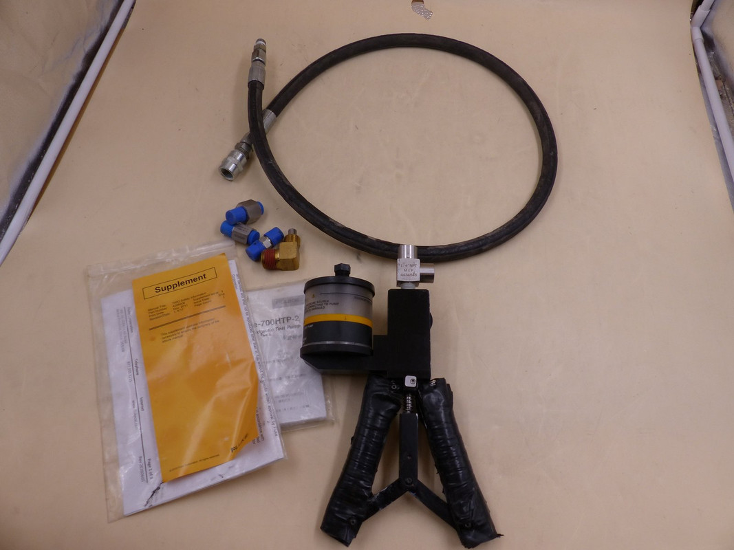 FLUKE 700HTP-2 HYDRAULIC TEST PUMP 10,000 PSI 690 BAR + ACCESORIES