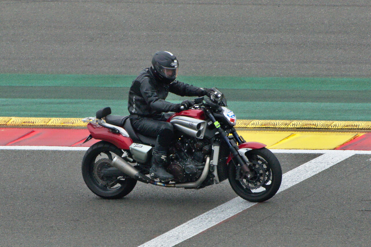 Une journée de roulage à SPA FRANCORCHAMPS - Page 2 R-DSC2711
