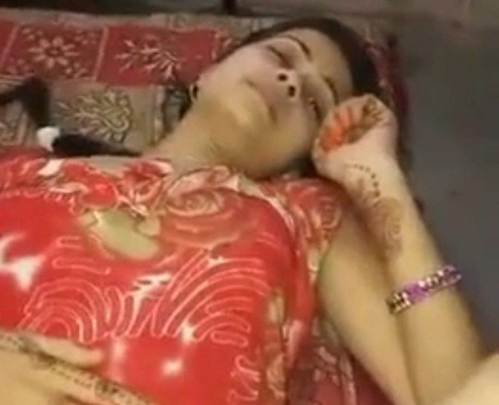 Desi village girlfriend boyfriend fingering in her pssy closeup