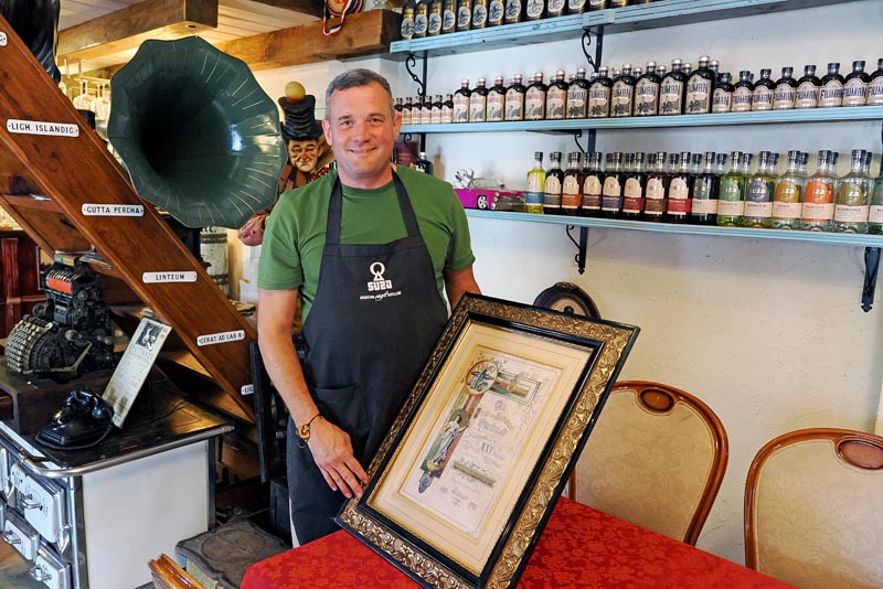 Kvarner Experience, braća Suzić, Suza brend, Kvarner gastronomija, Kvarner aperitivo, Brege Opatija, kvarnerski kokteli, kvarnerski lifestyle, gastro doživljaj Kvarner, zalazak sunca Kvarner, Opatija gastronomija, Rijeka lifestyle, kvarnerski gin, Torpedo gin, Miela Rosa aperitivo, Fiuman i Fiumanka, riječka povijest, Sušak tradicija, autentični Kvarner, gourmet Kvarner, hidden gem Kvarner, gastro turizam Hrvatska, Kvarner Experience Brege, najbolji pogled na Kvarner, kvarnerska baština, aperitivo Hrvatska, boutique destilerija Hrvatska, premium hrvatski brendovi, eno gastro Kvarner, vikend na Kvarneru