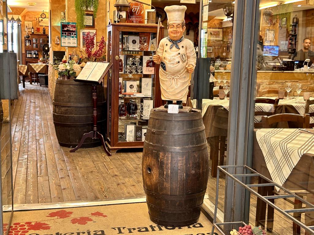 Жаркий сентябрь на побережье Тирренского моря.