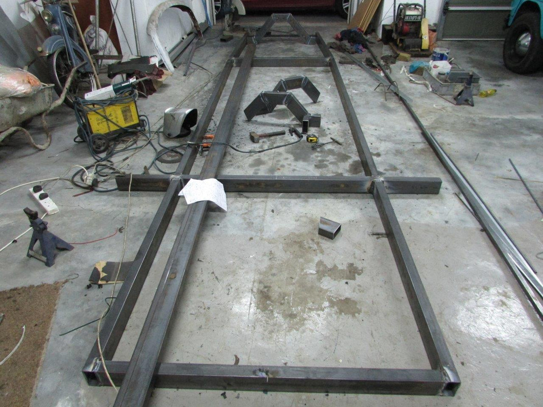 Flatbed truck cassis (1)