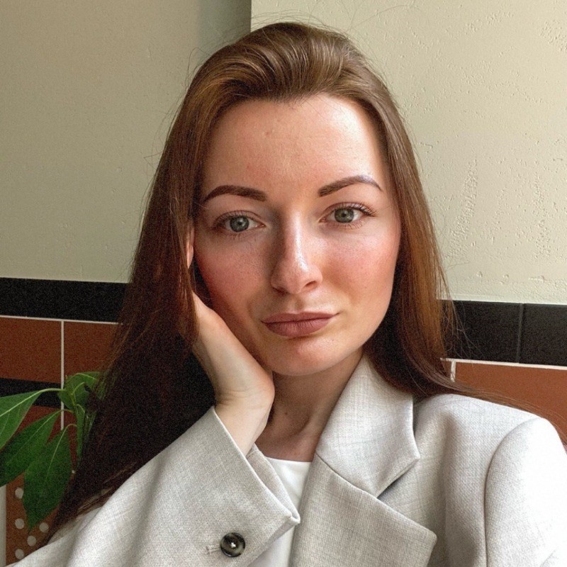 Anya Petrova - Finance Consultant