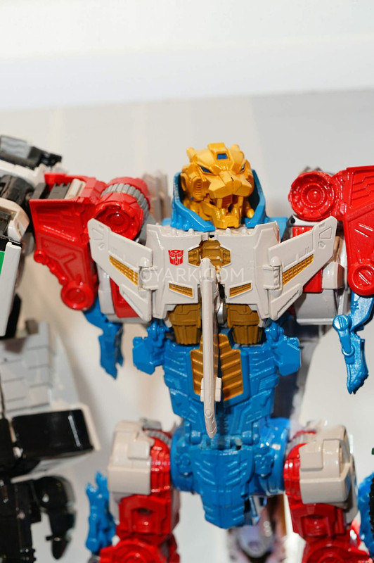 SDCC2015-Hasbro-Transformers-Combiner-Wars-015