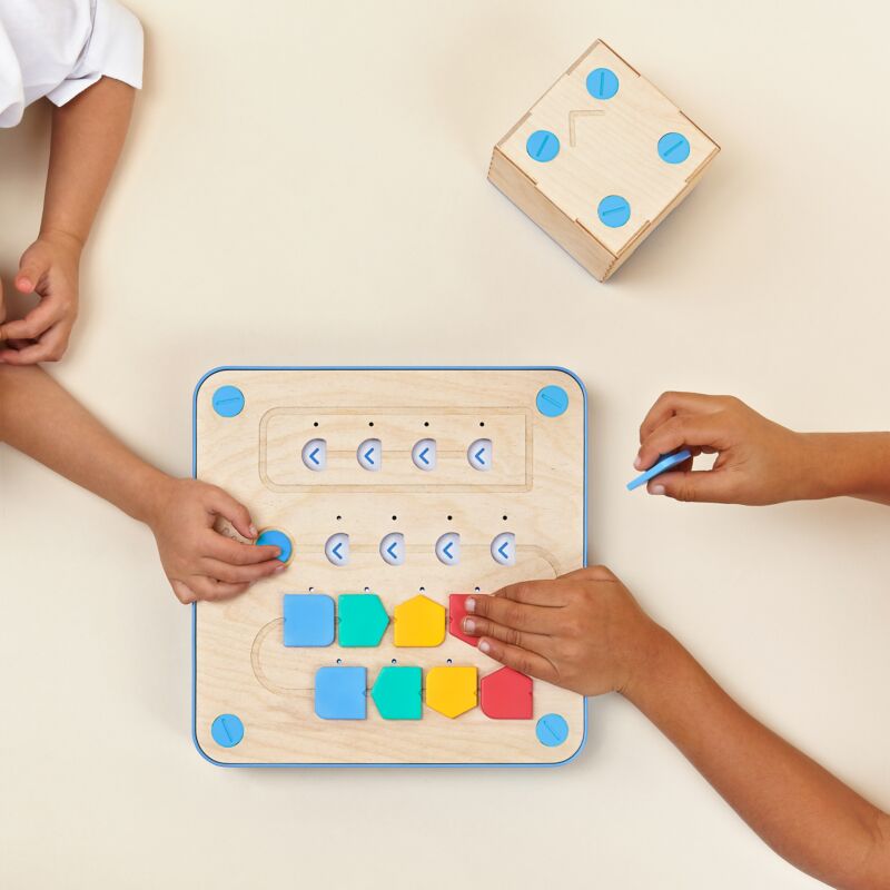 Cubetto robot and playmat