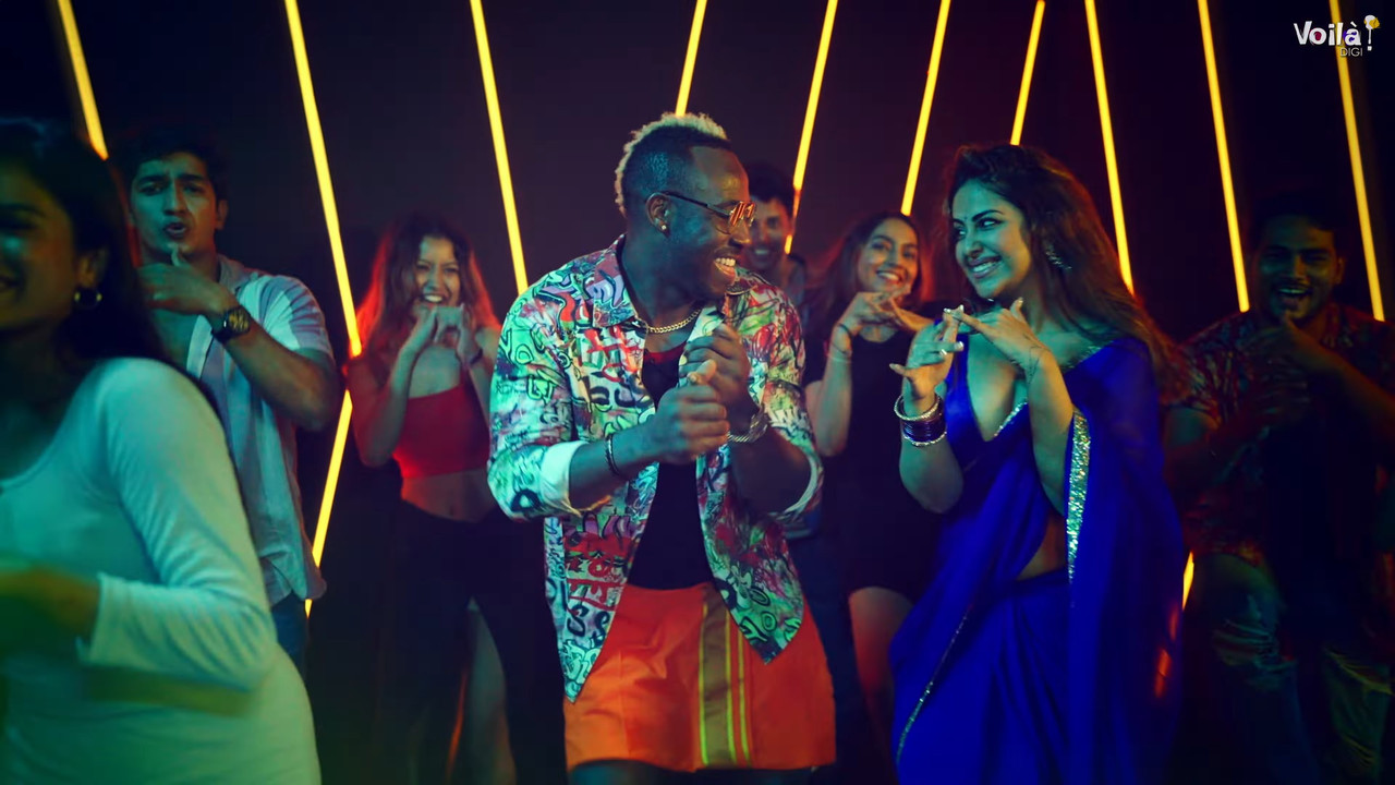 Avika Gor hot Sizzling Sexy Song Showing Big Boobs ,Cleavage,Deep Navel in Blue Saree.webm_snapshot_