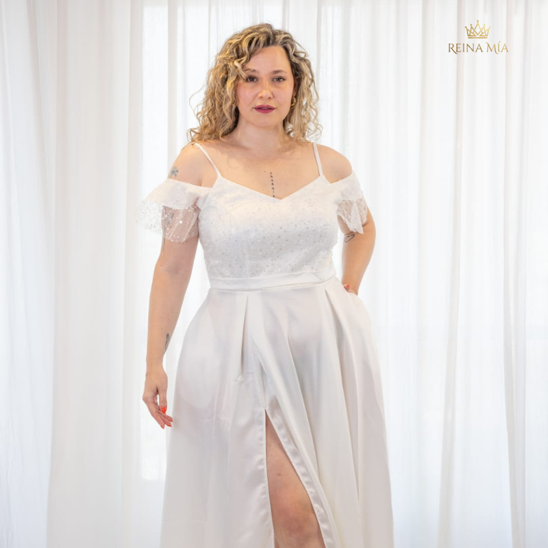 Detalle manguita princesa y bordado del Vestido Serena