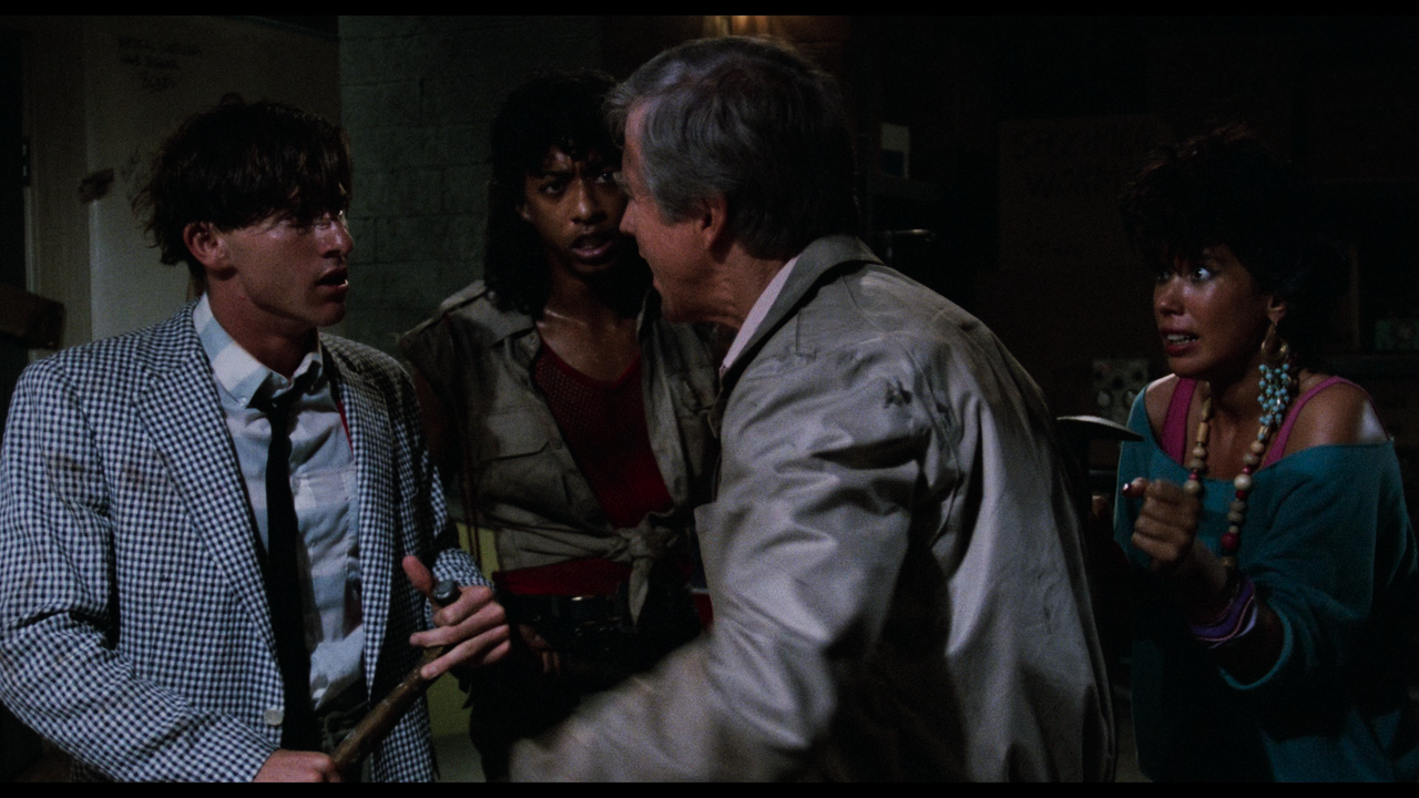 The.Return.of.the.Living.Dead.1985.UHD.2160p.HDR.DoVi.BDREMUX.-.Нечипорук.mkv_snapshot_01.18.17.374