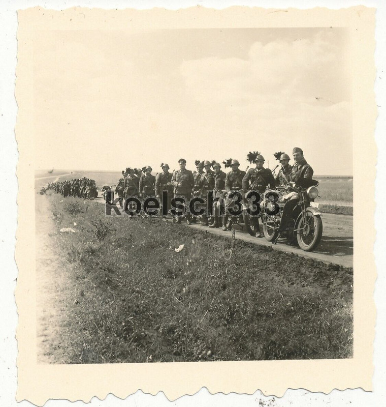 Foto italienische Soldaten mit Motorrädern an der Ostfront Verbündete Italien