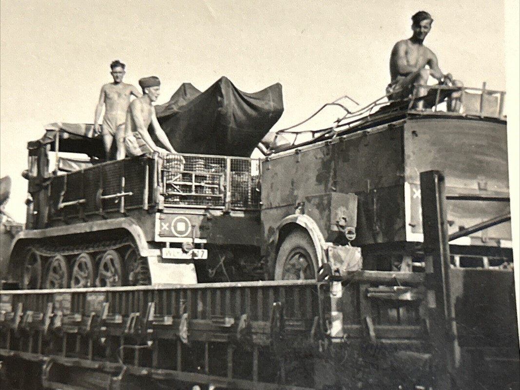 Foto Wk2 Wehrmacht Soldaten Kettenfahrzeug Sdkfz Halbkette Transport Auf Zug (3)