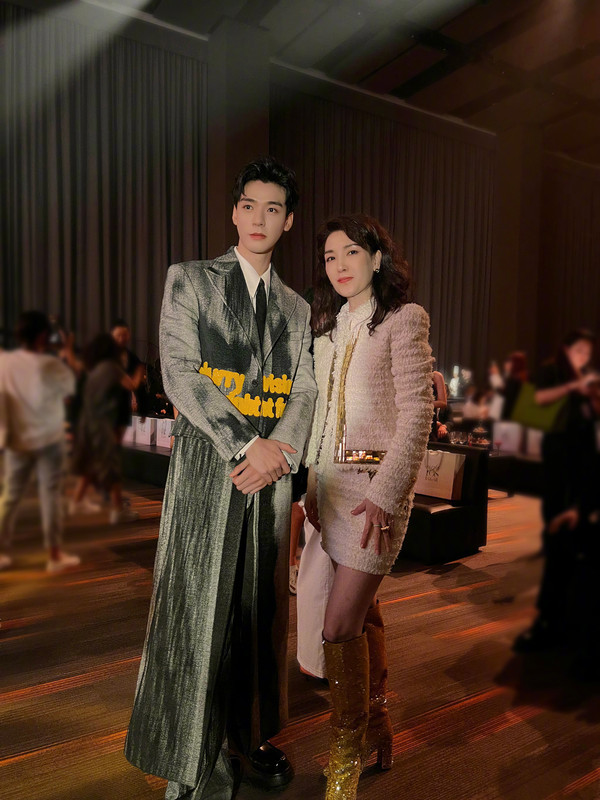 001RBNXyly1hehy5kq6r8j62c0340hdv02