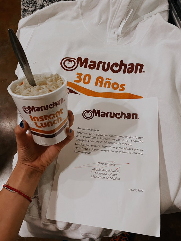 Ángela Aguilar revela que no le da pena gastar 15 pesos en su comida favorita