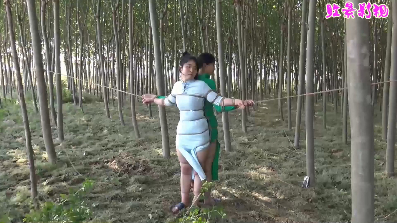 胜景影视 树林里女M连体缚.mp4_20220525_085246.729