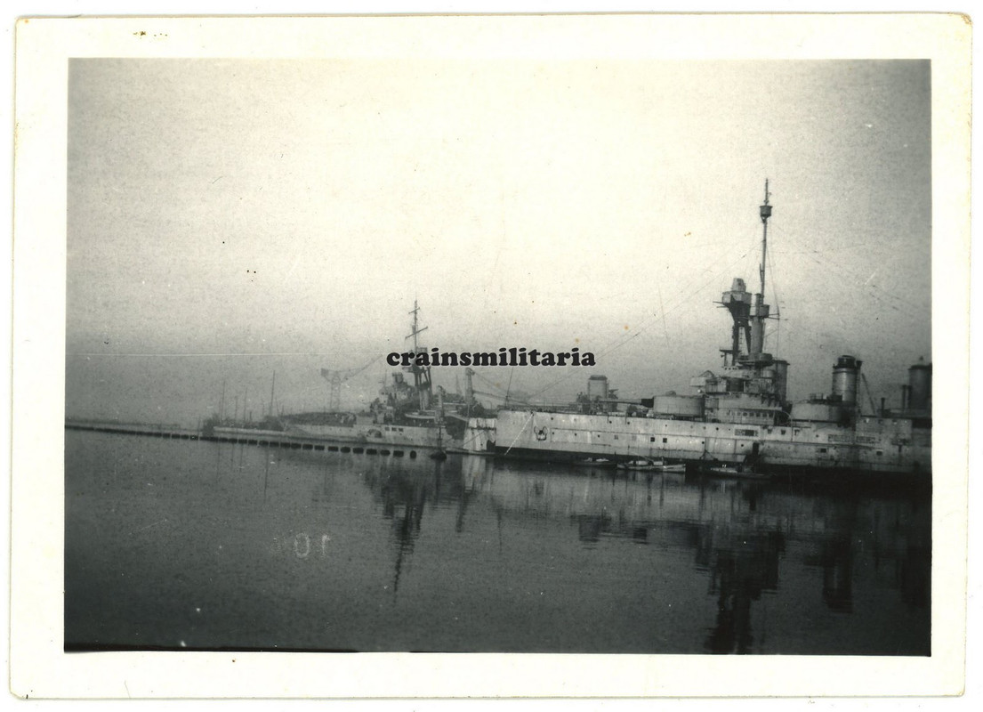 Orig. Foto franz. Panzerschiff Kreuzer Schiff Wrack Hafen TOULON Frankreich 1943 (2)