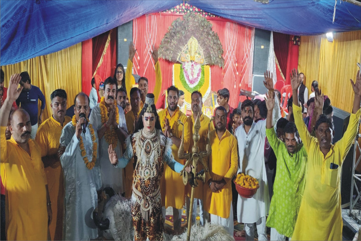 कानपुर और वृंदावन के कलाकारों ने सजाया खाटू श्याम का भव्य दरबार