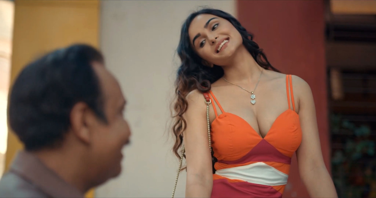 Pratibha.Tanwar cleavage Chakravyuh S01.00_01_06_13.Still015