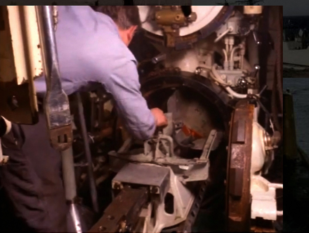 HMS Narwal (S.03) подача торпеды в ТА-1