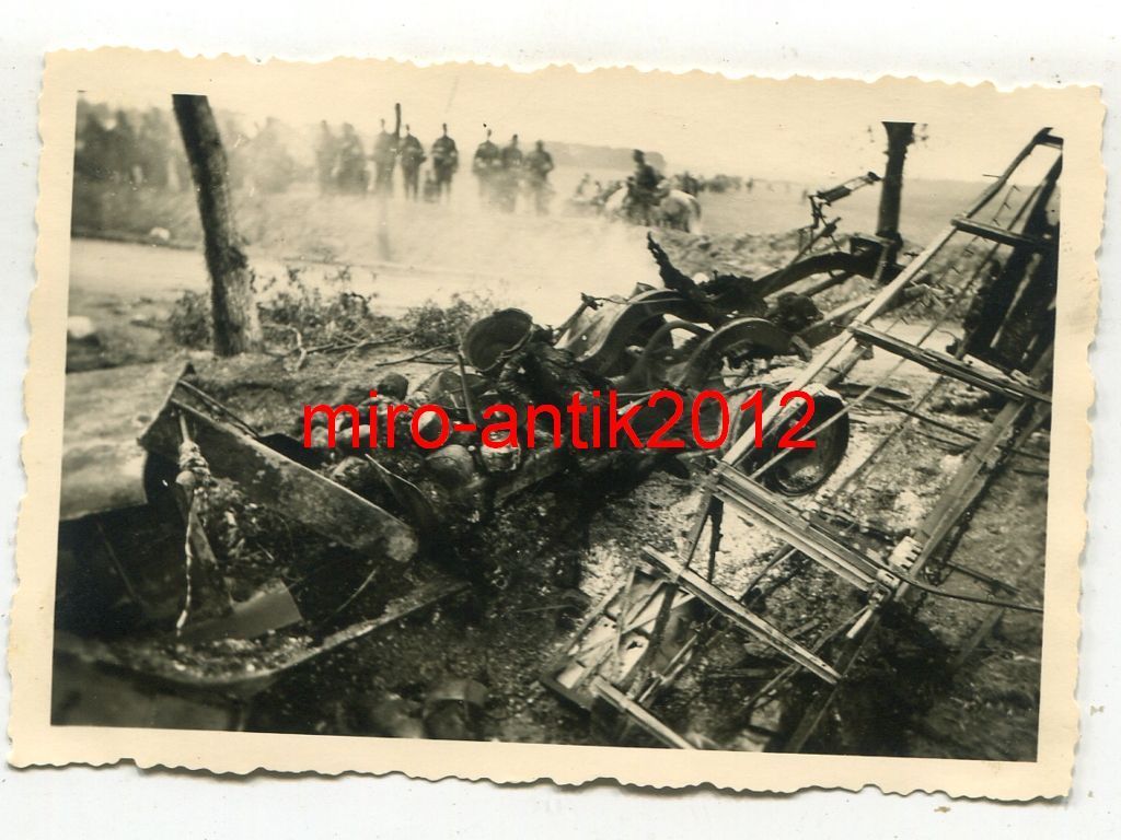 Foto, Panzerregiment 1, zerstörter LKW, Tanklast