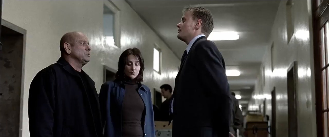 What to Do in Case of Fire? 2001 WebRip [Hindi + Tamil + German] 480p, 720p ESub Screenshot